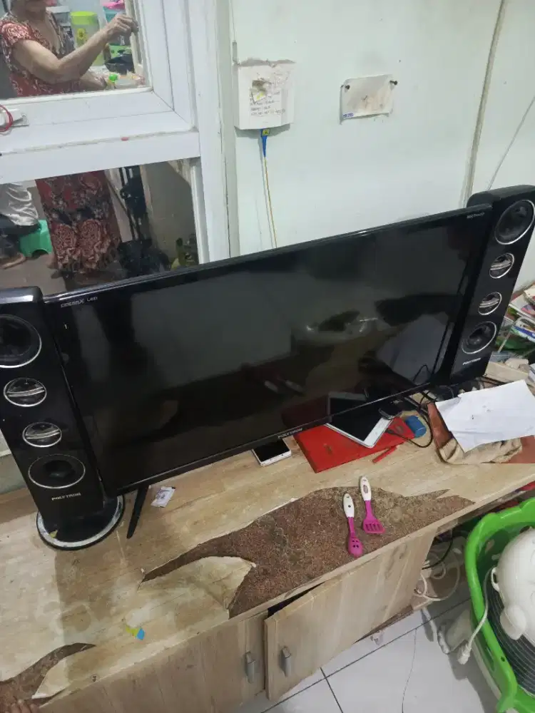 Jual cepat TV 32 Politron original plus subwoofer