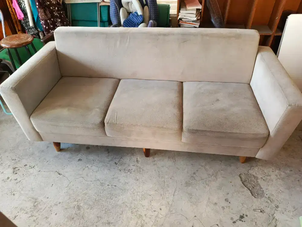 Kursi sofa bekas perumahan dinas