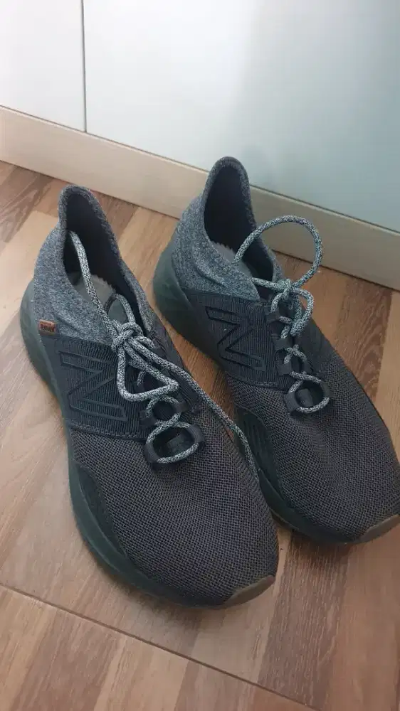 Sepatu Olahraga NB