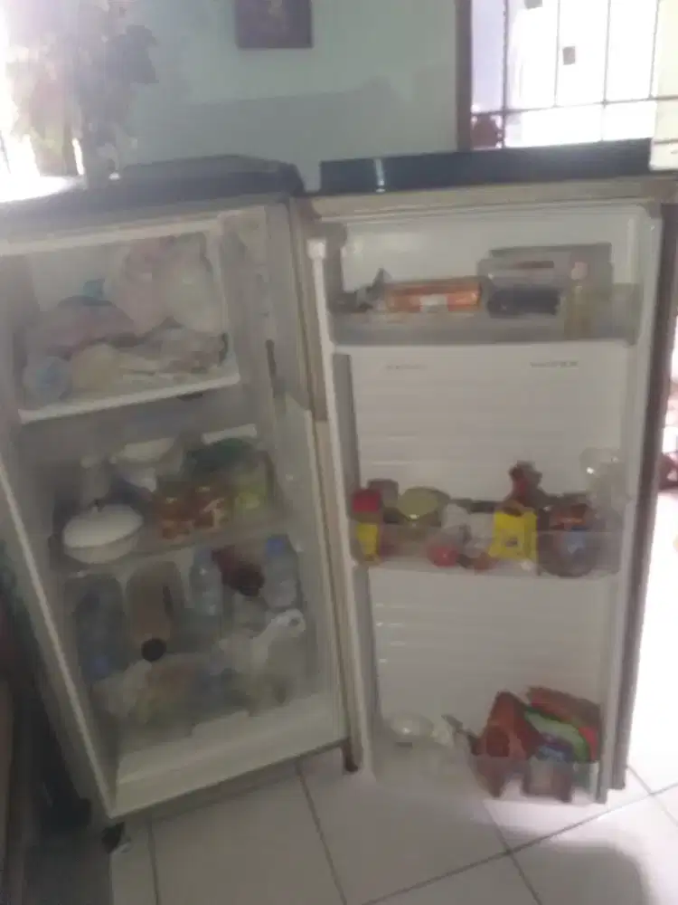 Kulkas 1 pntu bagus dngin beku free lalamove dkt