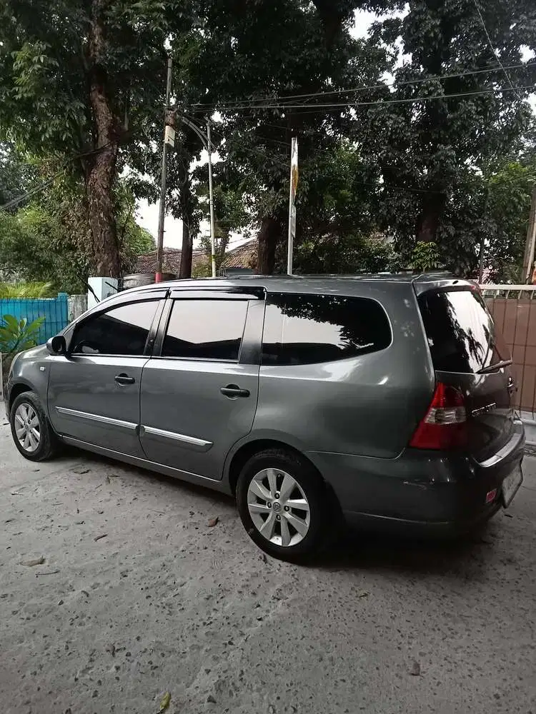 Nissan Grand livina 2010 Bensin