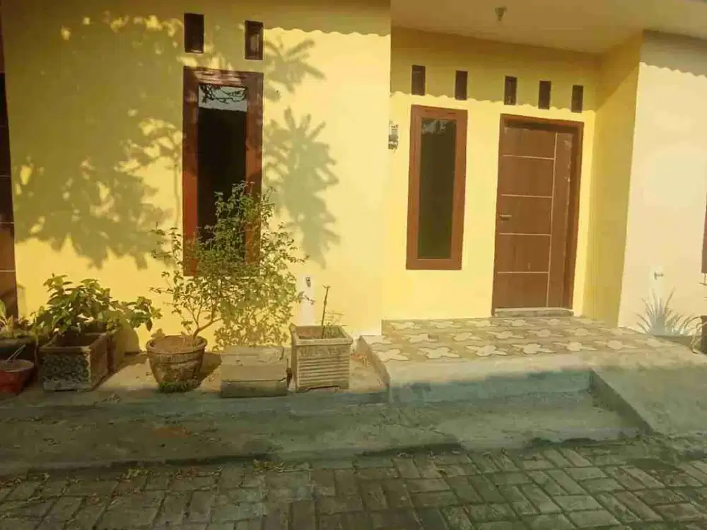 rumah padat penduduk dekat pabrik, tulangan, sidoarjo,