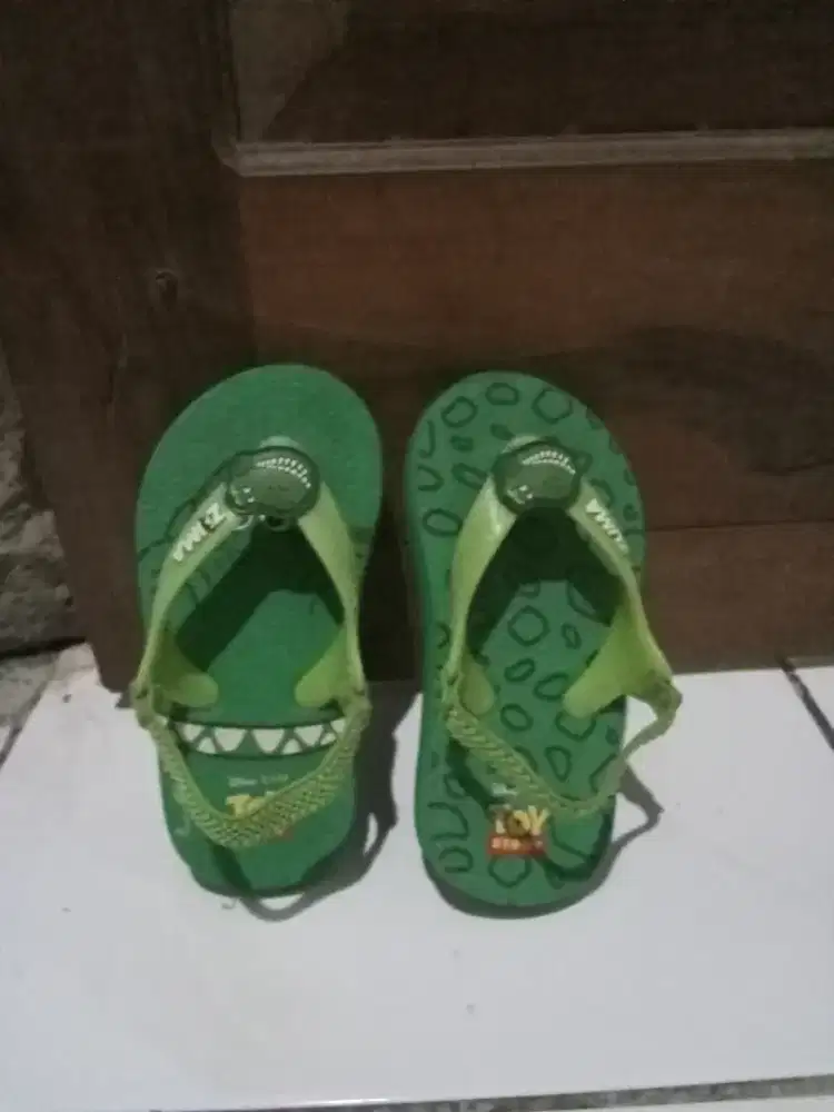 sandal anak baru di pakai 1 bln karna kekecilan sudah g muat