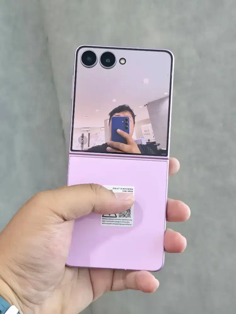 Samsung Galaxy Z Flip 8 Promo Pre-order