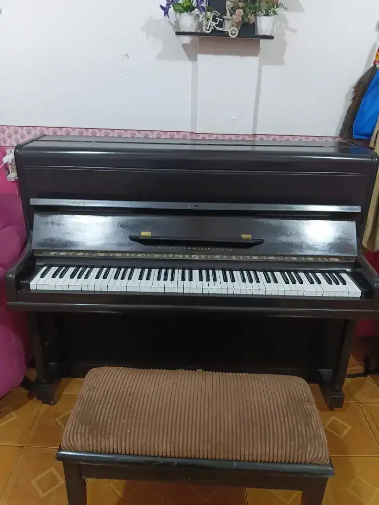 Piano Akustik buatan Jerman