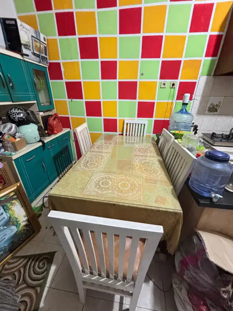 Meja makan untuk 6 s/d 8 kursi