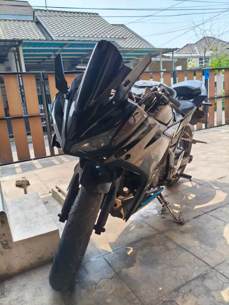 DIJUAL HONDA CBR FACELIFT 2016 TANGAN PERTAMA