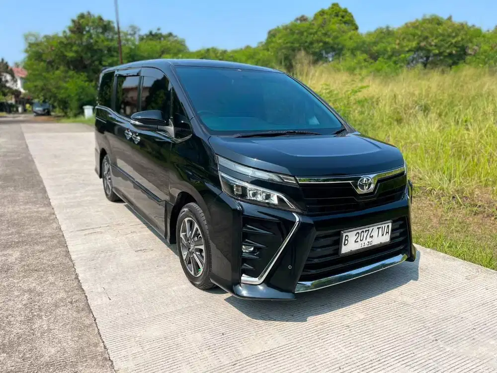 [Harga Cash] Toyota Voxy 2.0 Matic 2018