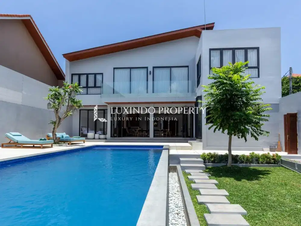 DIJUAL VILLA DENGAN 5 KAMAR TIDUR DI BERAWA