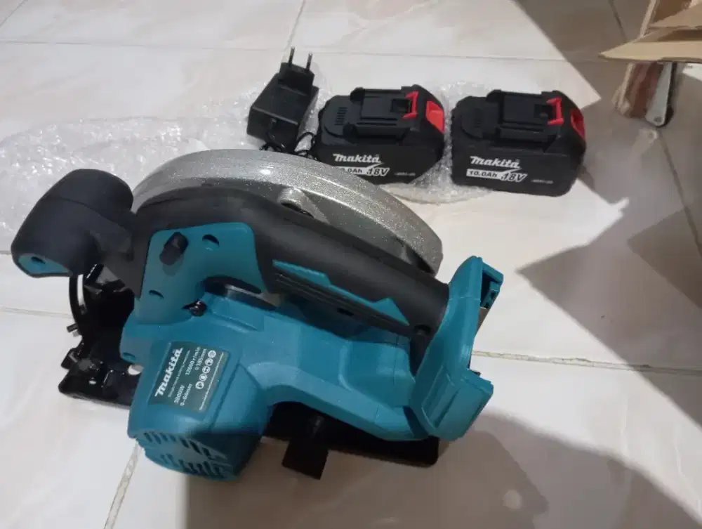 Gergaji kayu tanpa kabel lengkap ada dua ya