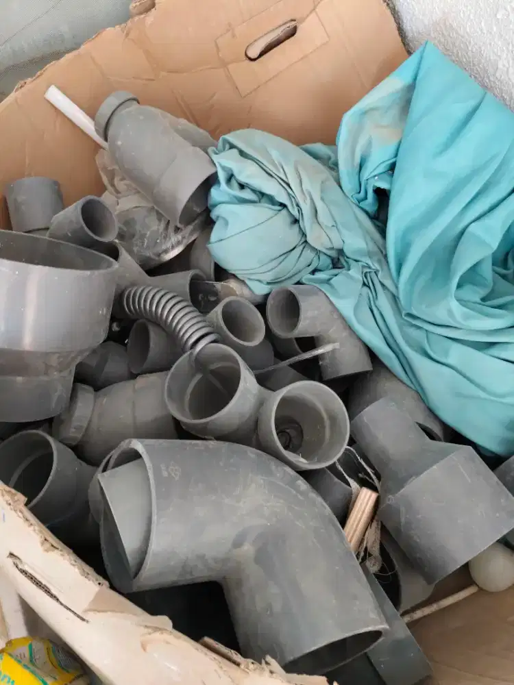 Dijual pipa keni shok dan lain lain sisa pembangunan masih baru