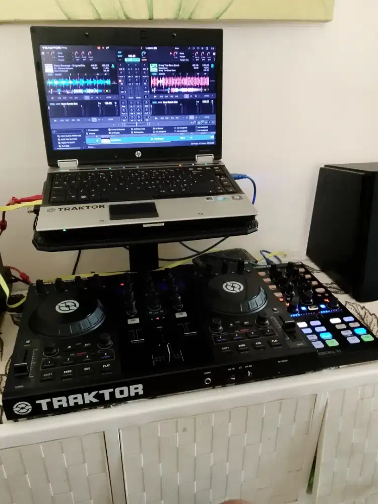 Dj controller Traktor Kontrol S2 MK1 & X1 MK2