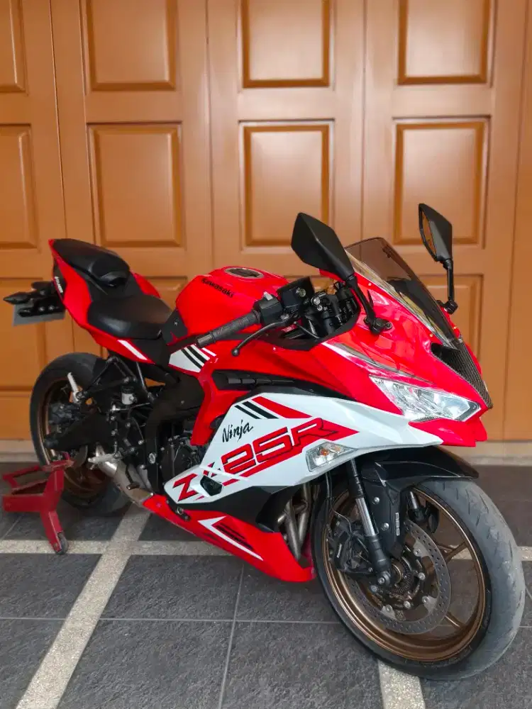 Kawasaki ZX25R abs qs