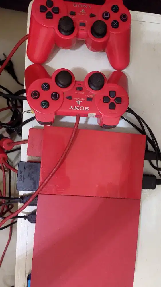 JUAL PS 2 kondisi masih bagus banget hidup ya lengkap stik 2