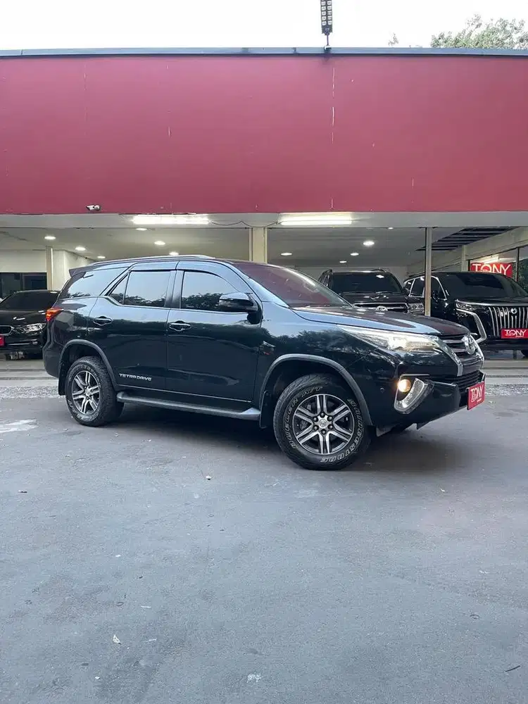 Toyota Fortuner Diesel 4x4 AT 2018 Hitam