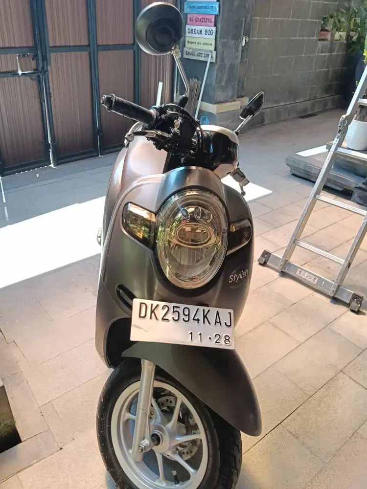DIJUAL SCOOPY TAHUN 2018 WARNA ABU TANGAN PERTAMA