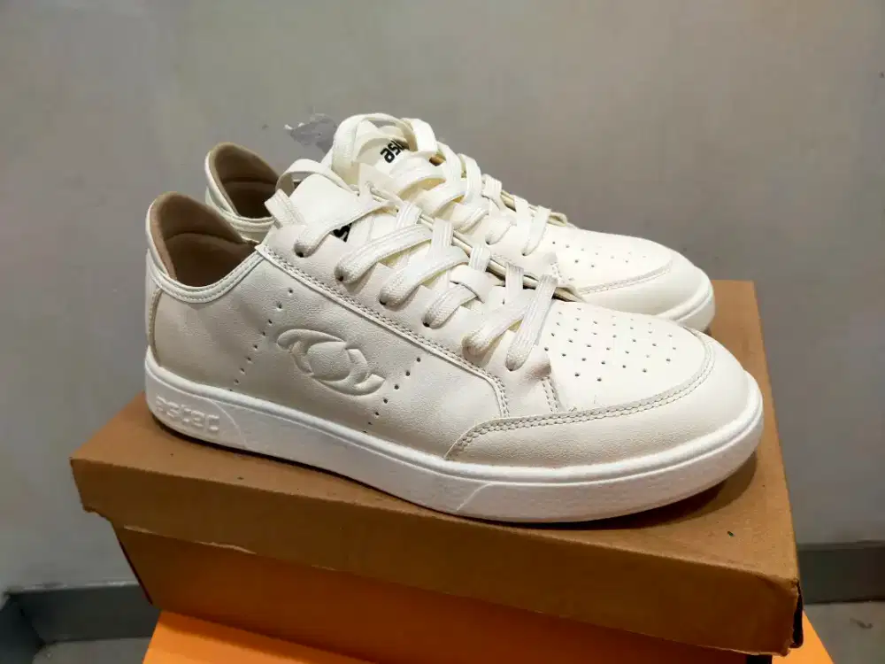 sepatu casual astec offwhite
