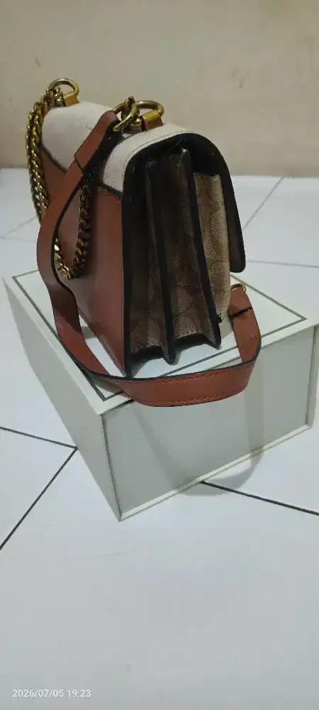 PRELOVED SLINGBAG COACH