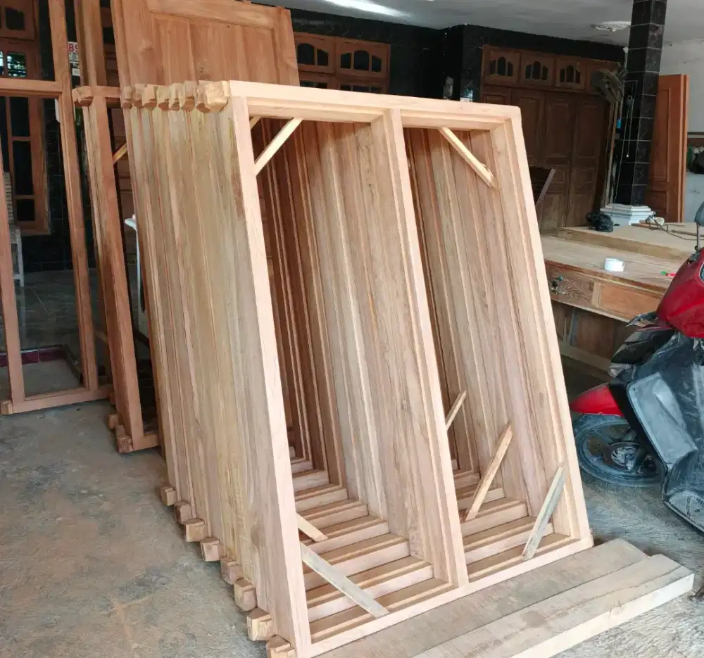 Kusen Pintu Jati