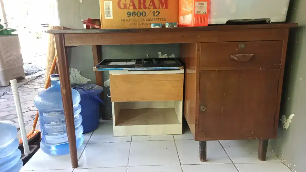 Meja belajar jati