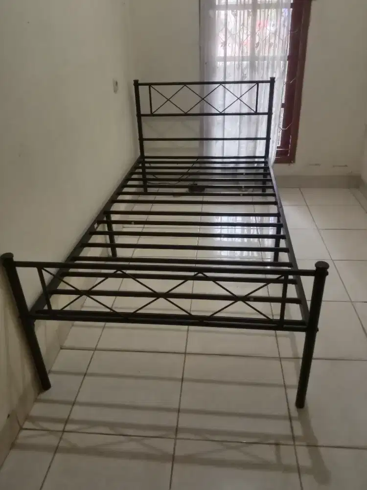 TEMPAT TIDUR BESI SINGLE