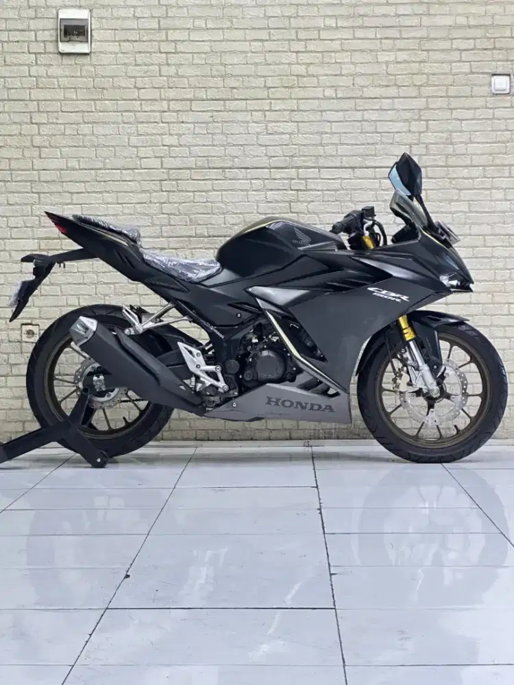 ODO 9RB‼️New Honda CBR 150R ABS 2024 Matte Black  - mustika Motoshop