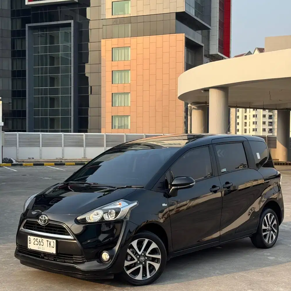 Low KM Toyota Sienta V AT 2016