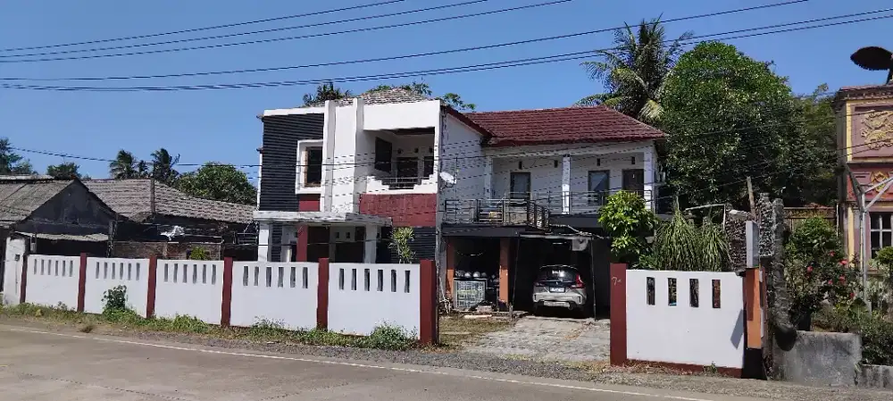 Penginapan Castury. 2 lantai Jlr.Tanjung Lesung sebrang pantai