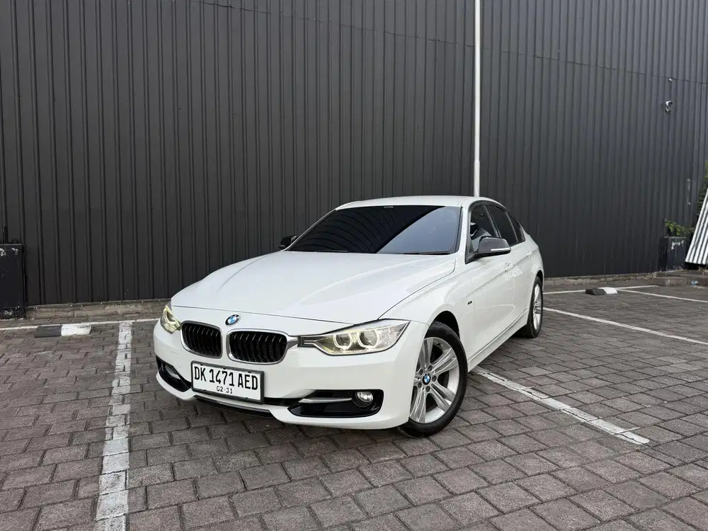Cash - BMW 320i F30 Sport LOW KM