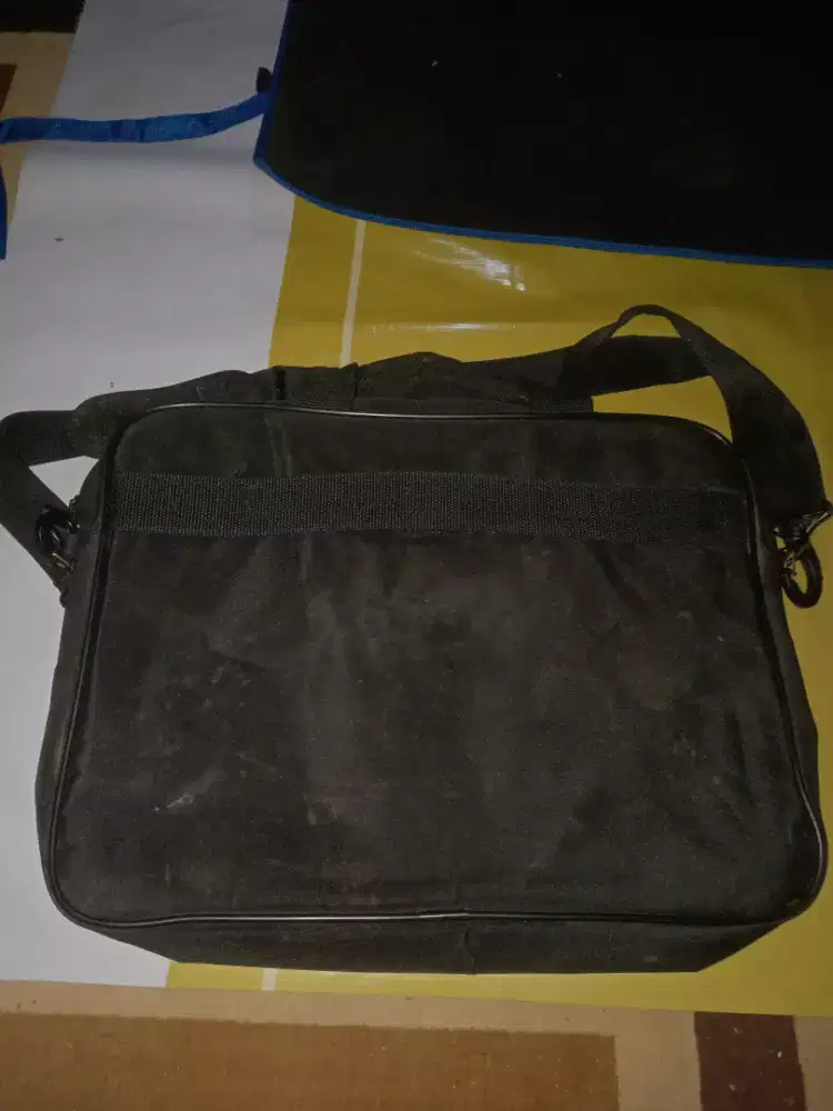 Jual tas laptop merek Fujitsu ORI masih bagus no minus