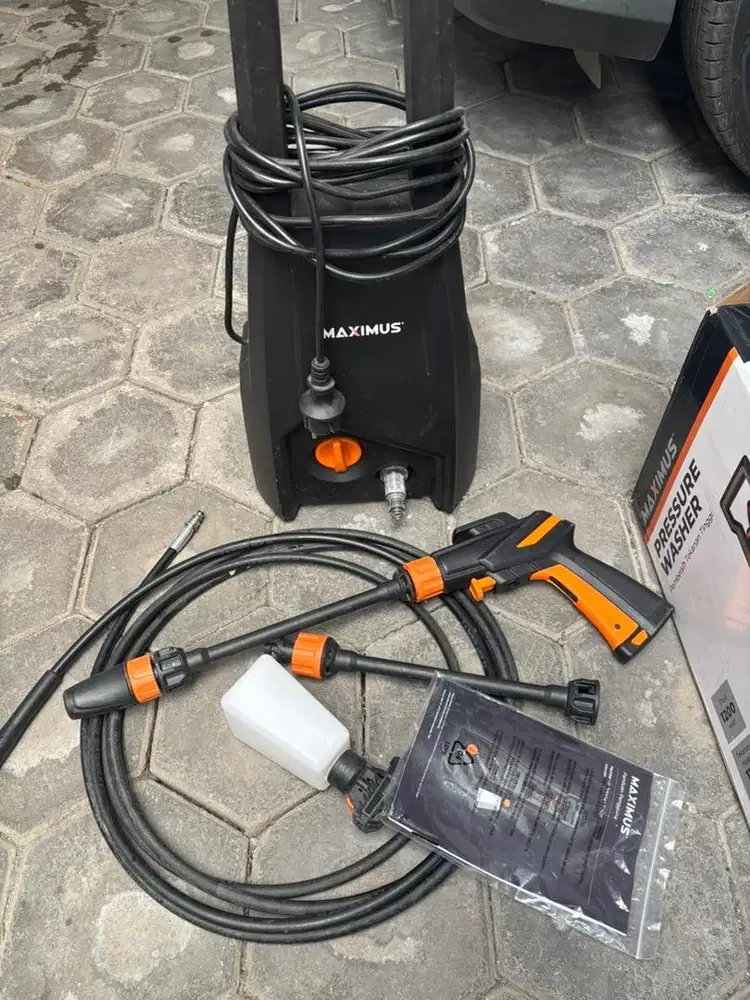 Alat pencuci motor atau mobil