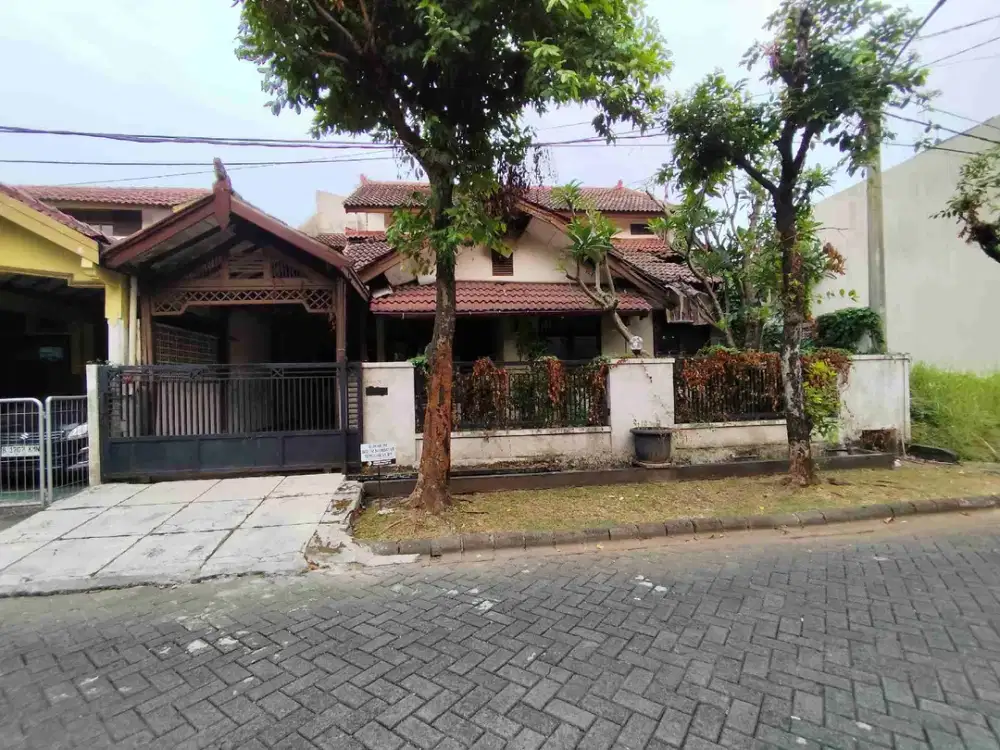 Rumah Dijual di Kemang Pratama 2 –Nyaman, Strategis, Butuh Sedikit Renovasi