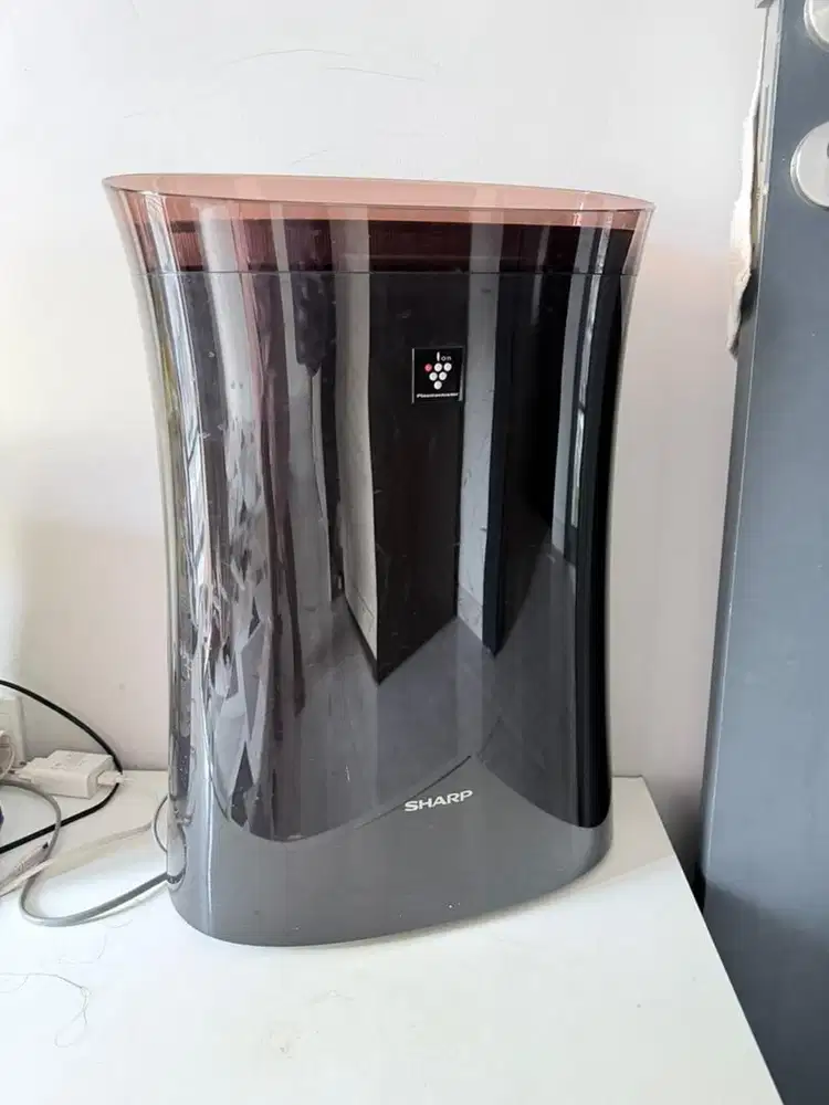 Sharp air purifier like new