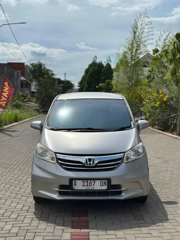 HONDA FREED SD 2012 AT MATIC