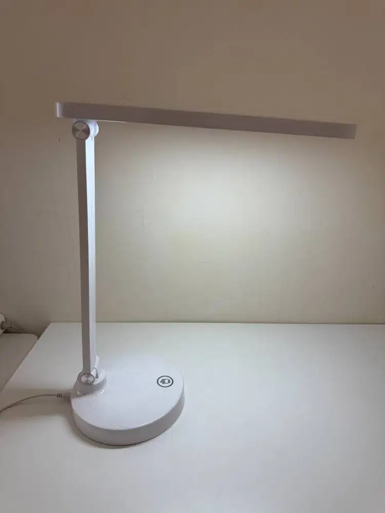 Jual Lampu Meja LED Portable Rechargeable Putih - Kondisi Sangat Baik