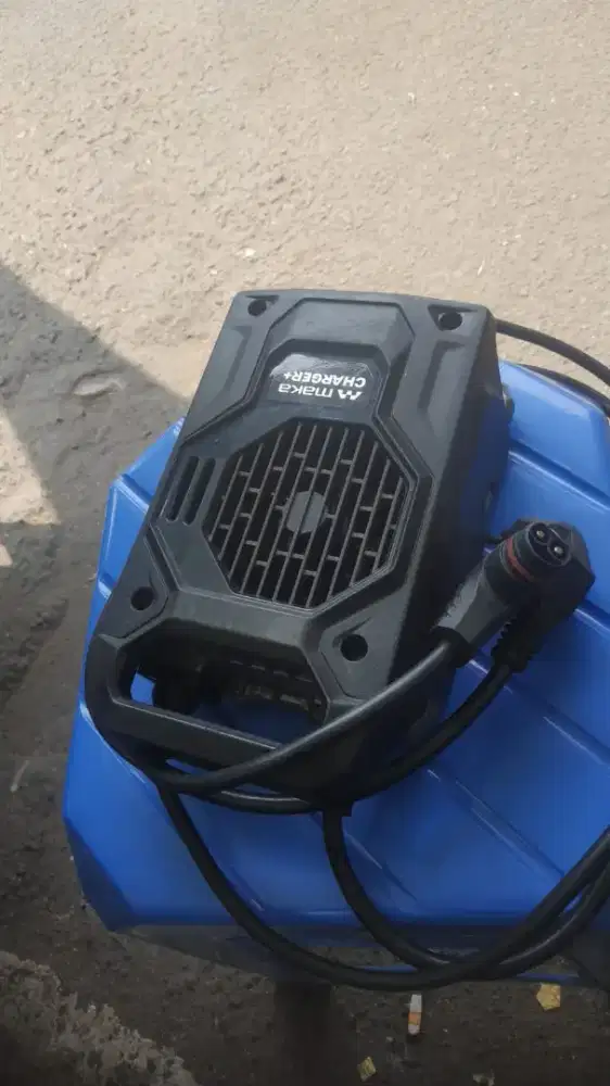 Charger Motor Listrik Maka