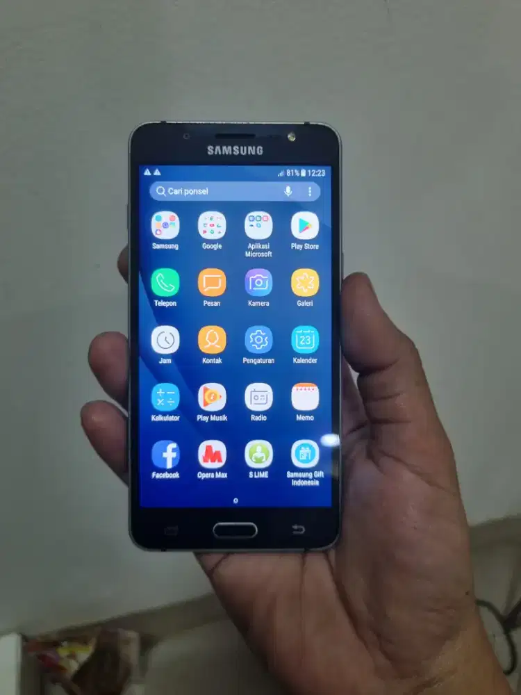 Dijual Hp Samsung J510 Ram 2/16 Mulus Normal Semuanya