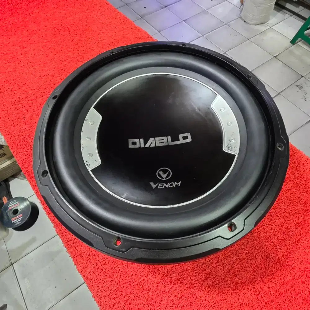 Subwoofer VENOM DIABLO VX 12 D Subwoofer VENOM DIABLO 12 in copotan