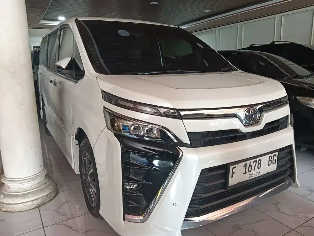 Toyota voxy at DP 5jt tahun 2018