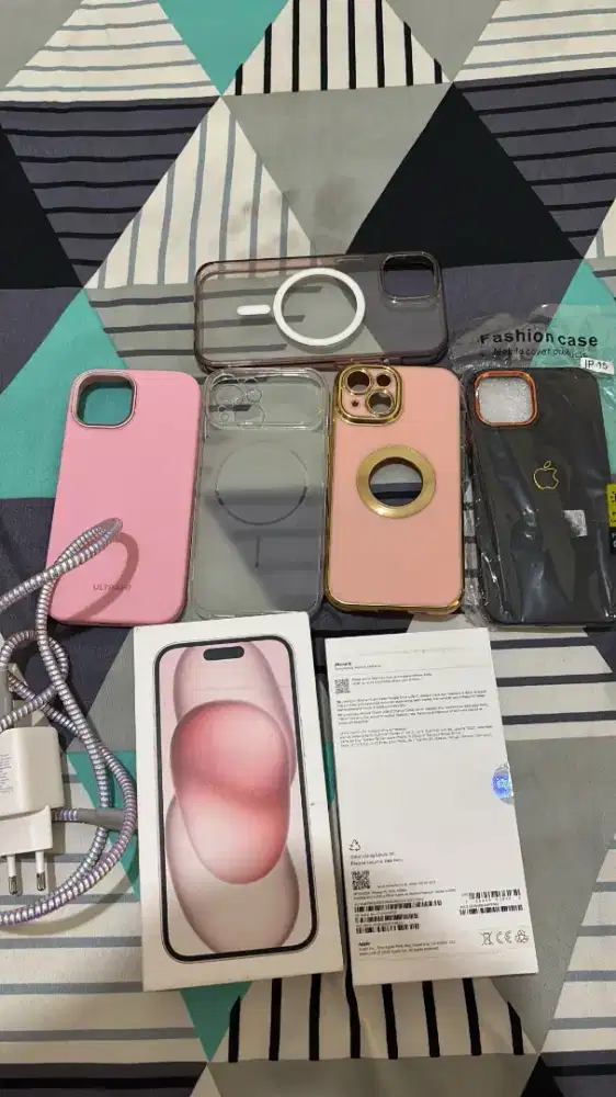 For sale iphone 15 (pink) like new 128gb pemakaian 5 bulan