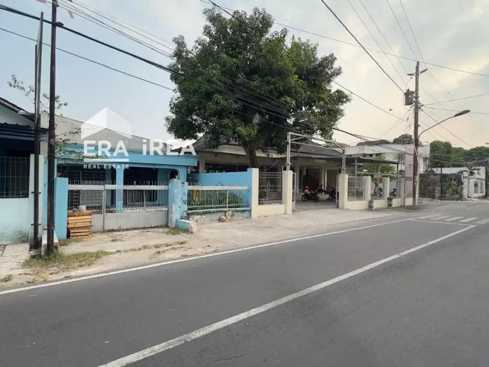RUMAH DISEWAKAN DI SOLO SERENGAN DEKAT ALUN ALUN SELATAN, PASAR HARJODAKSINO