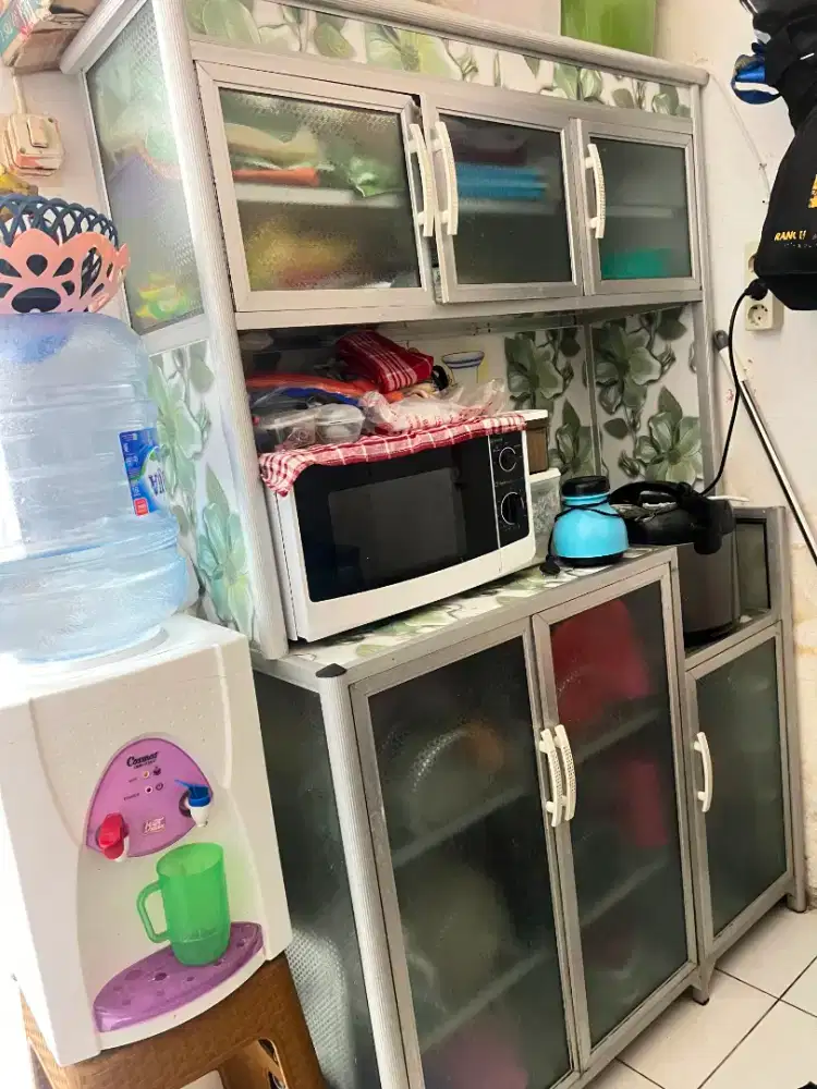 Lemari Rak Piring Kaca Keramik
