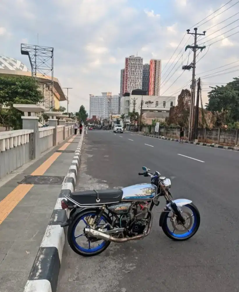 HONDA Gl 100 Normal