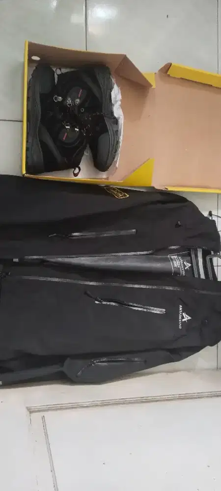 Jaket Antarestar mandala + sepatu hiking aerostreet high