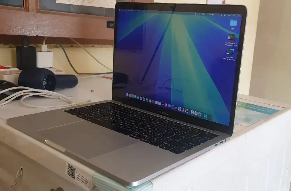 Jual 2 Buah MacBook Pro 2018 & Air 2015 Harga 5.700 Nego Baca Iklan