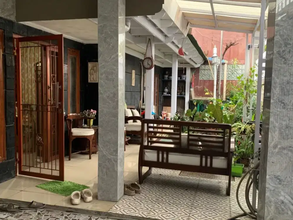 DIJUAL CEPAT RUMAH ISTIMEWA DAN TERAWAT DI TURANGGA BUAHBATU LOKASI STRATEGIS