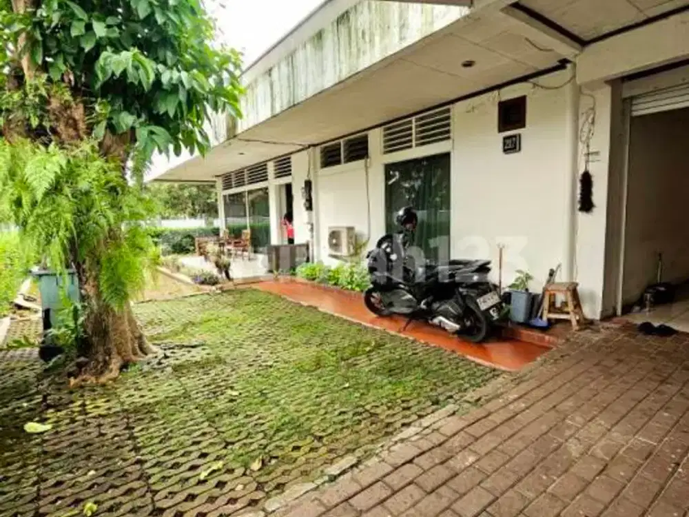 Rumah luas banget di komplek Cinere terdepan