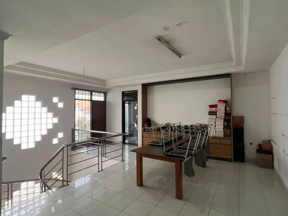 GUDANG DAN KANTOR BESAR DI CILISUNG / SAYAP CIBADUYUT SIAP PAKAI