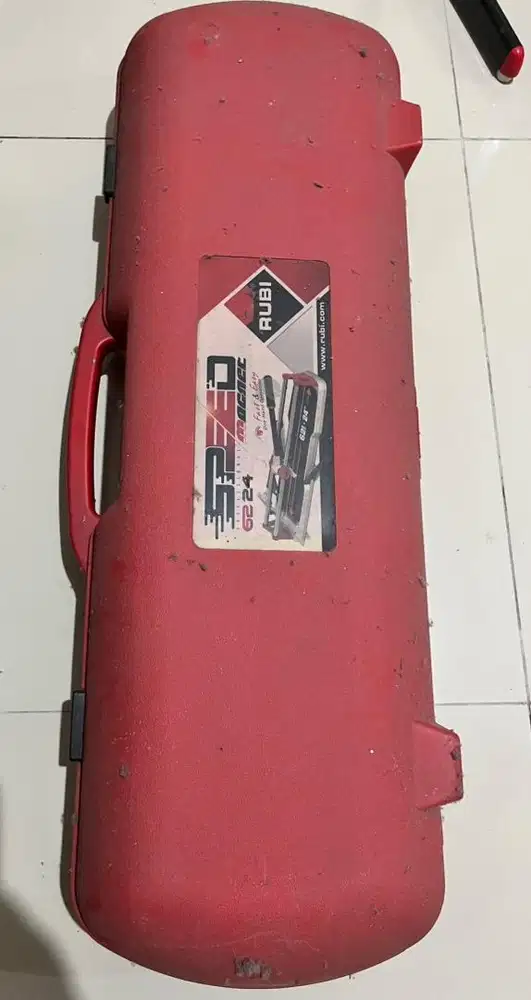 Pemotong geranit dan keramik merk Rubi type 62-24