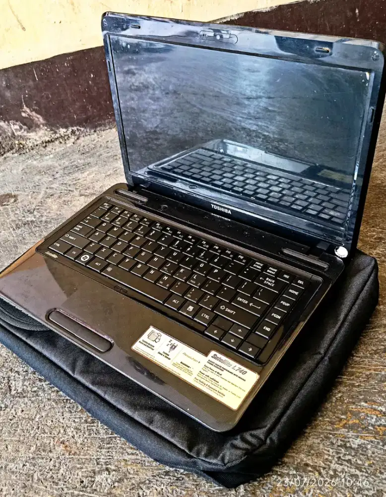 LAPTOP TOSHIBA / NYALA NORMAL